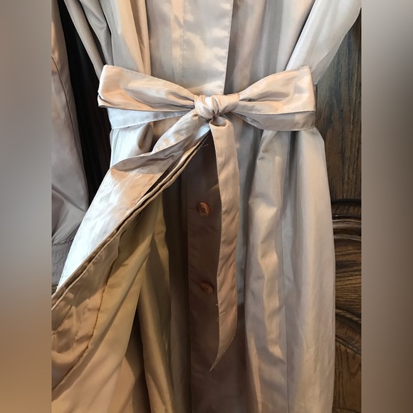 Vintage Rain Coat Made in Hong Kong - Picture 6 of 7